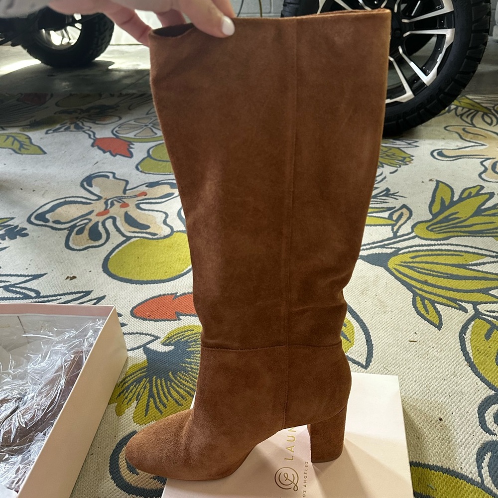 NIB Chinese Laundry Suede Boots- size 8.5